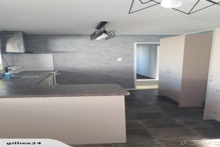 Photo of property in 18 Cumberland Place, Kelvin Grove, Palmerston North, 4414