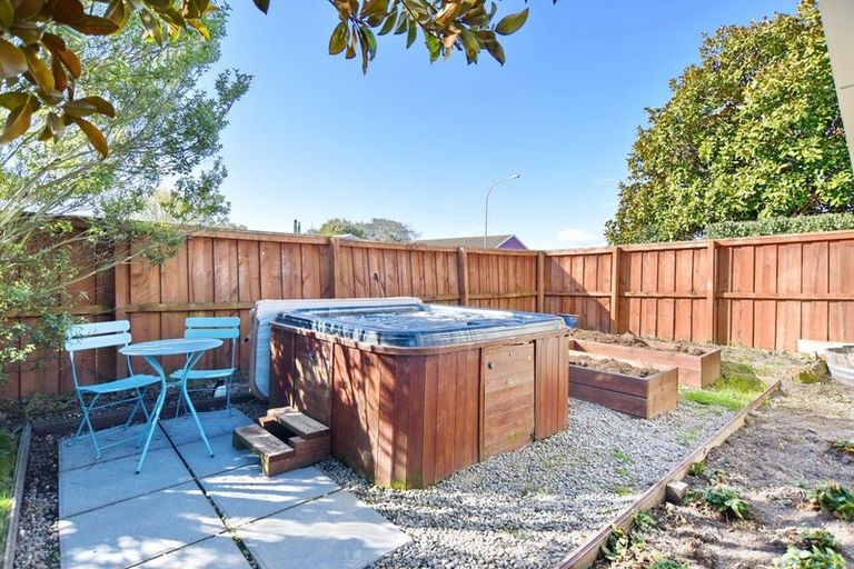 Photo of property in 9 Coates Place, Rangiora, 7400