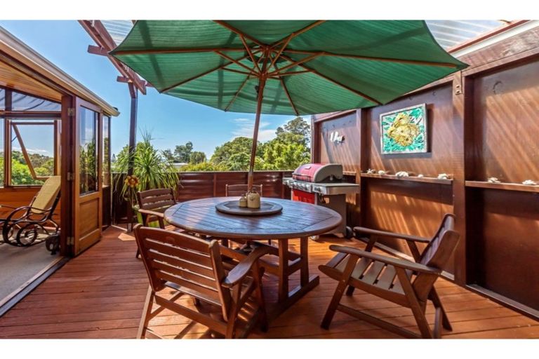 Photo of property in 1394 Whangaparaoa Road, Army Bay, Whangaparaoa, 0930