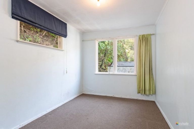 Photo of property in 15 James Grove, Stokes Valley, Lower Hutt, 5019