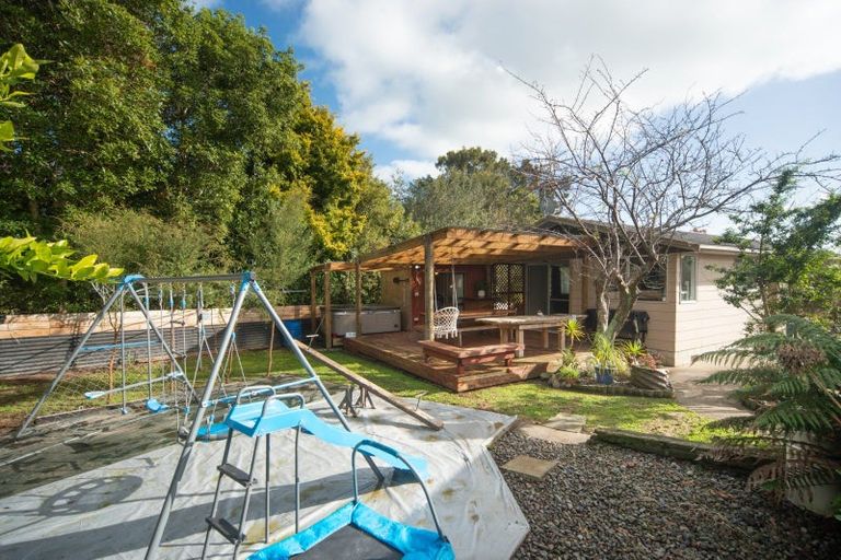Photo of property in 16 Kowhai Street, Tokomaru, Palmerston North, 4474