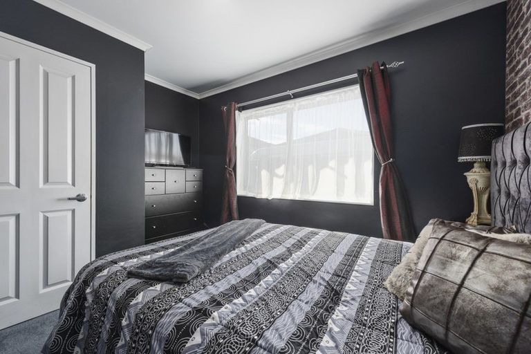 Photo of property in 46 Percy Kinsman Crescent, Riverstone Terraces, Upper Hutt, 5018