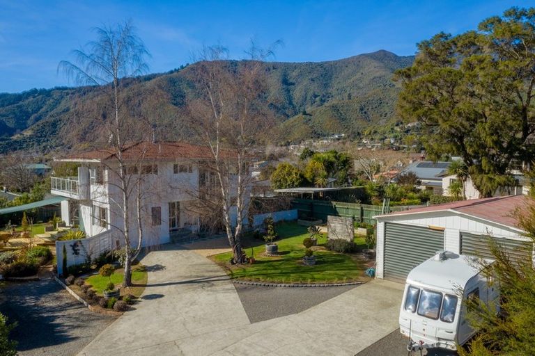 Photo of property in 31a Ranui Street, Waikawa, Picton, 7220