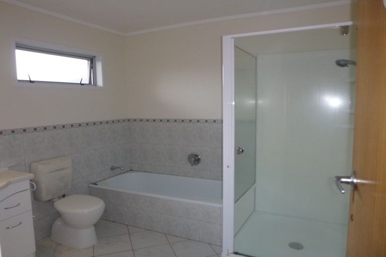 Photo of property in 42 James Evans Drive, Northcote, Auckland, 0627