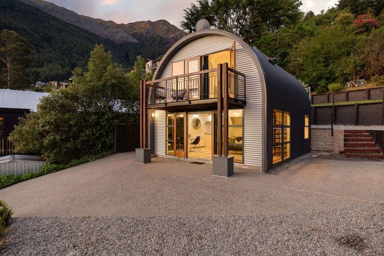 Photo of property in 281 Fernhill Road, Sunshine Bay, Queenstown, 9300