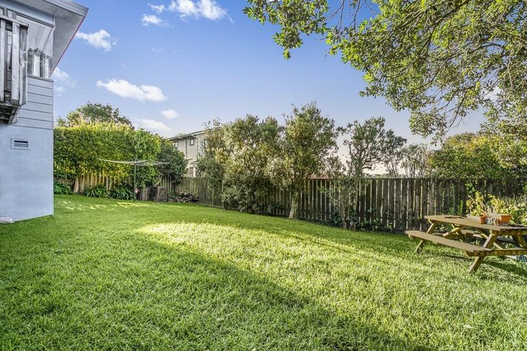 Photo of property in 66 Waiora Road, Stanmore Bay, Whangaparaoa, 0932
