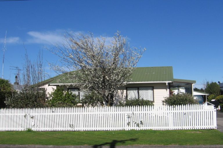 Photo of property in 10 William Benton Street, Featherston, 5710