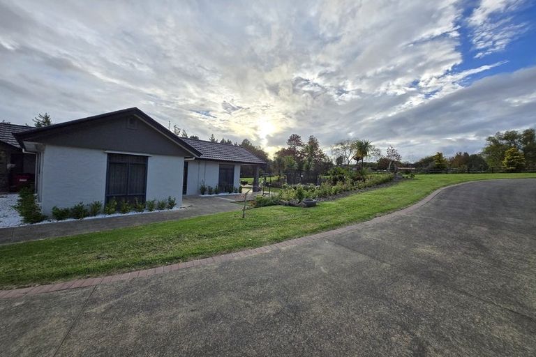 Photo of property in 190 Oraha Road, Kumeu, 0892