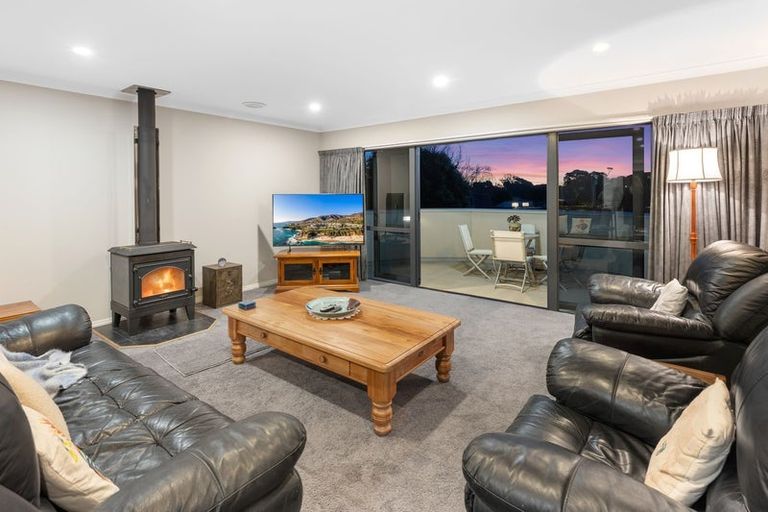 Photo of property in 14 Nugget Grove, Raumati Beach, Paraparaumu, 5032