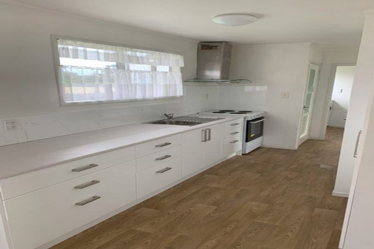 Photo of property in 31 Fitzherbert Avenue, West Harbour, Auckland, 0618