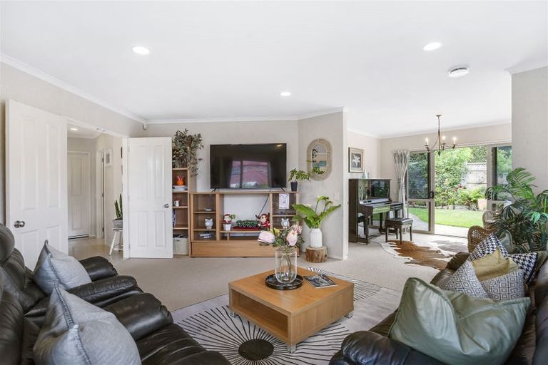 Photo of property in 10 William Woods Court, Flat Bush, Auckland, 2016