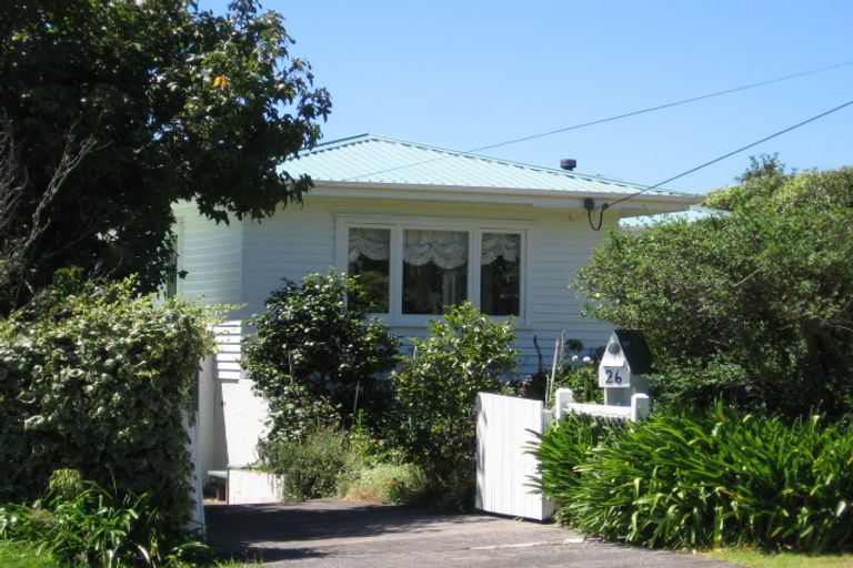 Photo of property in 26 Kia Ora Road, Beach Haven, Auckland, 0626