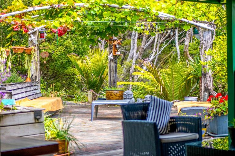 Photo of property in 104 Te Wahapu Road, Russell, 0272