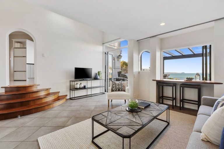 Photo of property in 10 Cliff Road, Torbay, Auckland, 0630