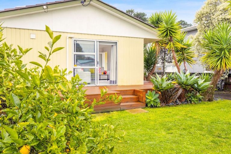 Photo of property in 1/322 Royal Road, Massey, Auckland, 0614