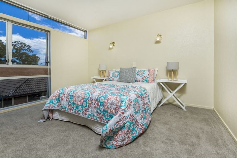Photo of property in 51 Gladstone Road, Northcote, Auckland, 0627