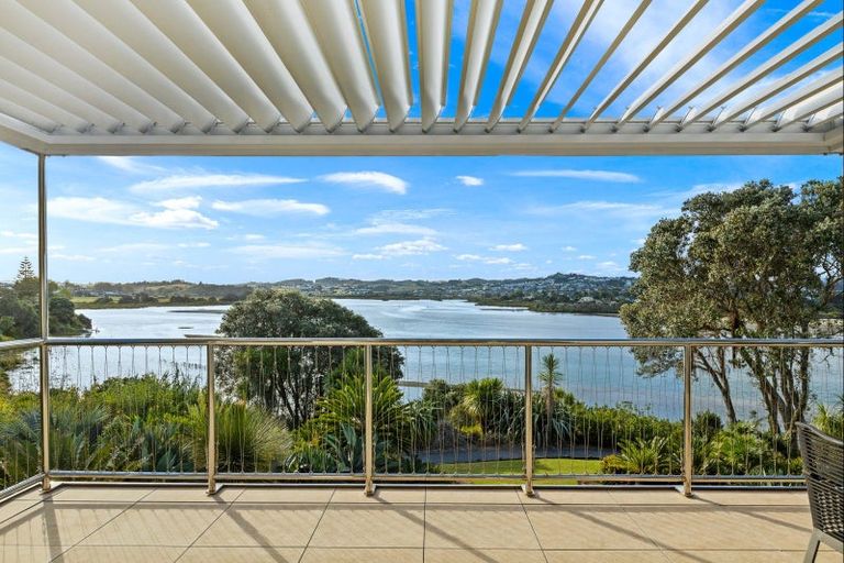 Photo of property in 42 Pohutukawa Avenue, Red Beach, 0932