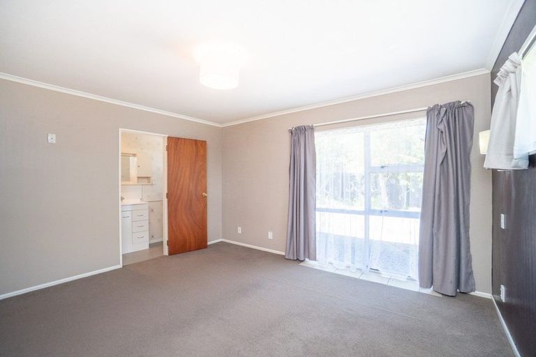 Photo of property in 120 John F Kennedy Drive, Milson, Palmerston North, 4414