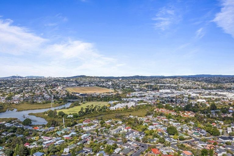 Photo of property in 1c Kuaka Place, New Lynn, Auckland, 0600