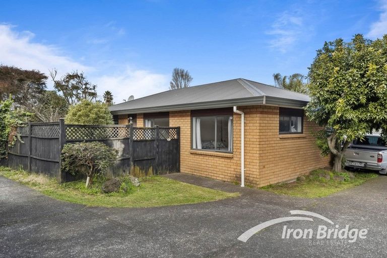 Photo of property in 1/7 Mona Avenue, Mangere Bridge, Auckland, 2022