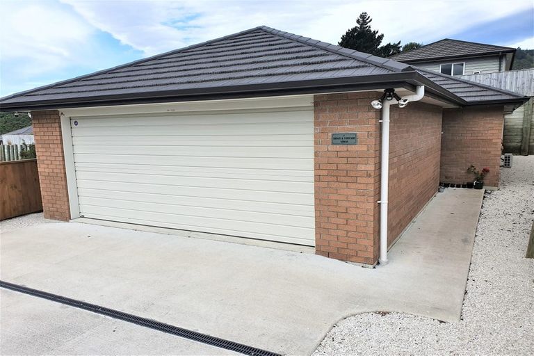 Photo of property in 28 Speldhurst Grove, Stokes Valley, Lower Hutt, 5019