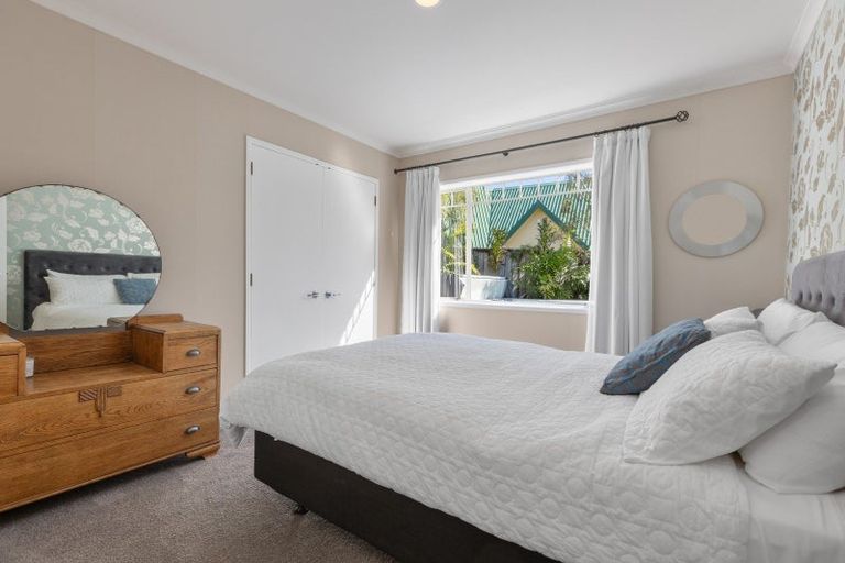 Photo of property in 9 Taylor Place, Merrilands, New Plymouth, 4312