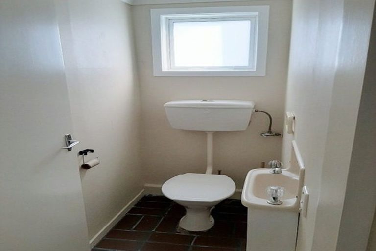 Photo of property in 43 Warwick Street, Wilton, Wellington, 6012