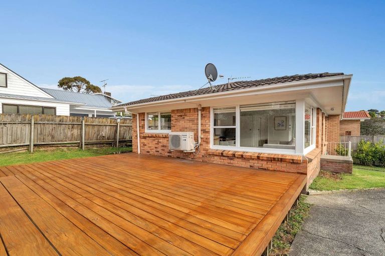 Photo of property in 2/8 Wykeham Place, Glenfield, Auckland, 0629