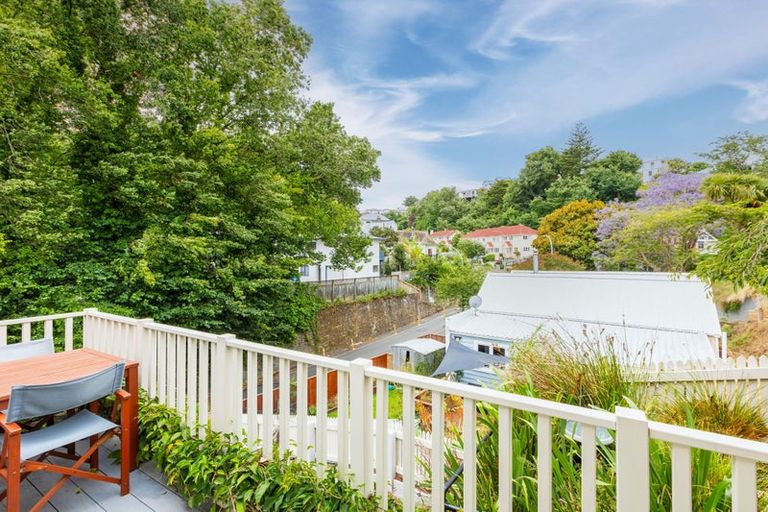 Photo of property in 35 Milton Road, Bluff Hill, Napier, 4110