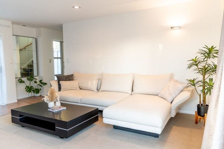 Photo of property in 8 Roy Maloney Drive, Henderson, Auckland, 0612