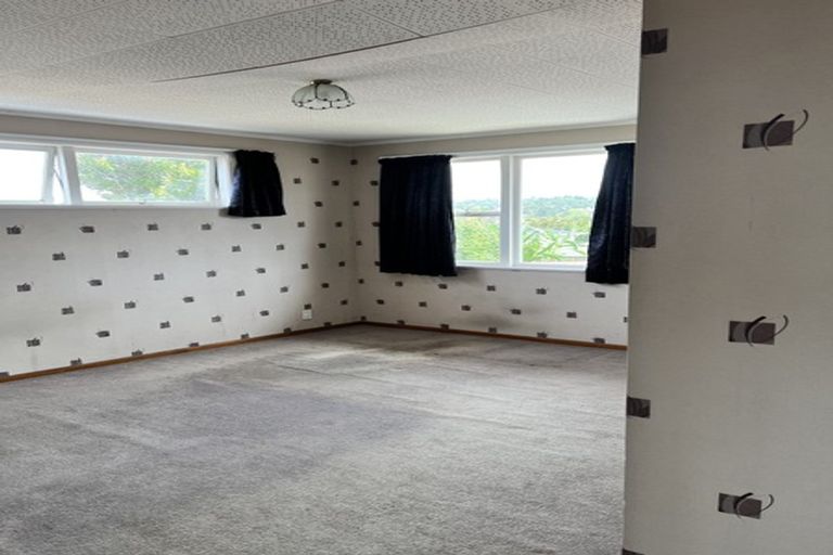 Photo of property in 40 Longburn Road, Henderson, Auckland, 0610