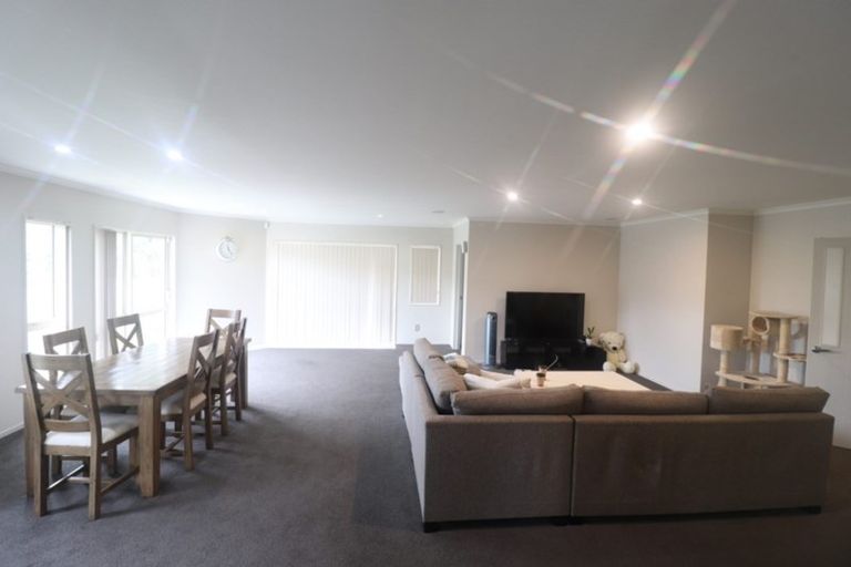 Photo of property in 15 Bonny Crescent, Massey, Auckland, 0614