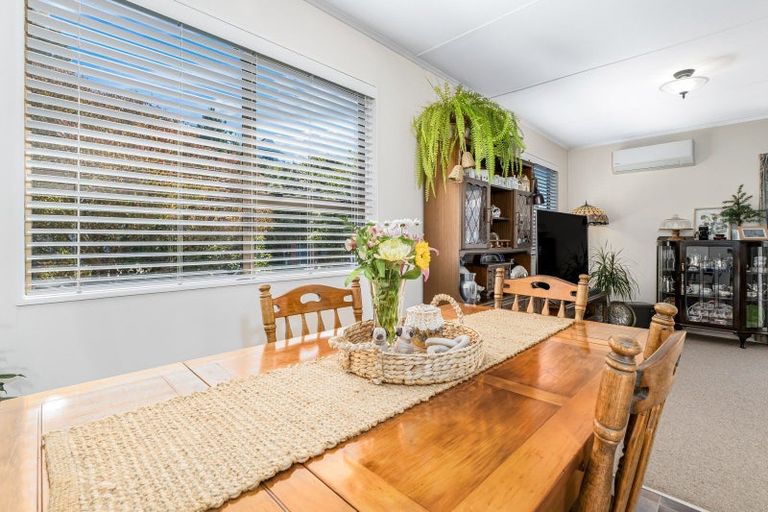 Photo of property in 90 Omapere Street, Whitby, Porirua, 5024