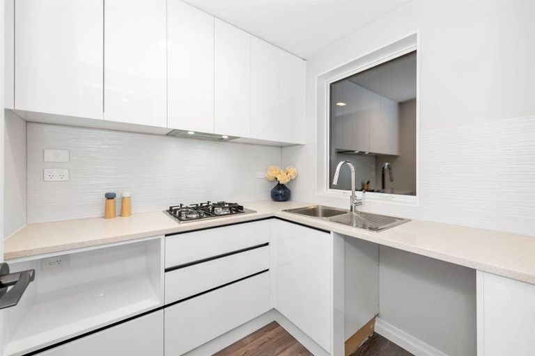 Photo of property in 15 Catalina Avenue, Rosehill, Papakura, 2113