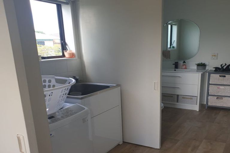 Photo of property in 29b Edgewater Parade, Waiuku, 2123