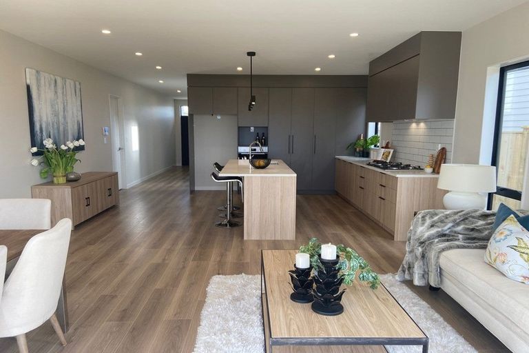 Photo of property in 12 Korowhiti Road, Clarks Beach, 2122