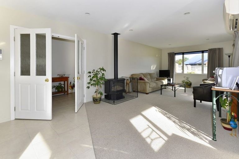 Photo of property in 27 Broadhaven Avenue, Parklands, Christchurch, 8083