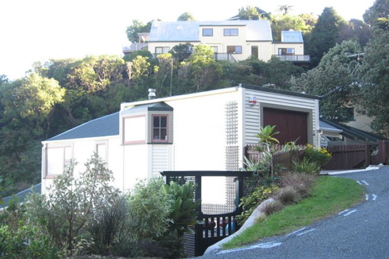 Photo of property in 5 Russo Terrace, Eastbourne, Lower Hutt, 5013