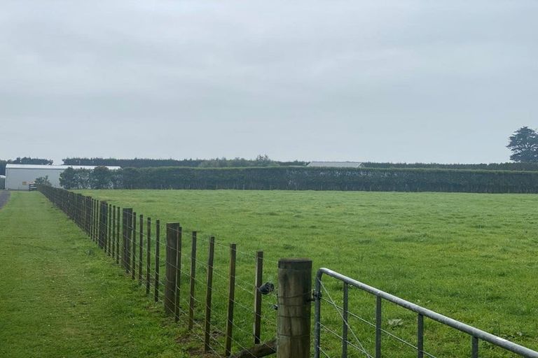 Photo of property in 42 Taupaki Road, Taupaki, 0782