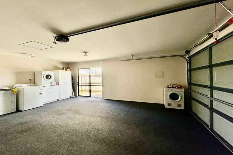 Photo of property in 6 Bellshill Close, Wattle Downs, Auckland, 2103