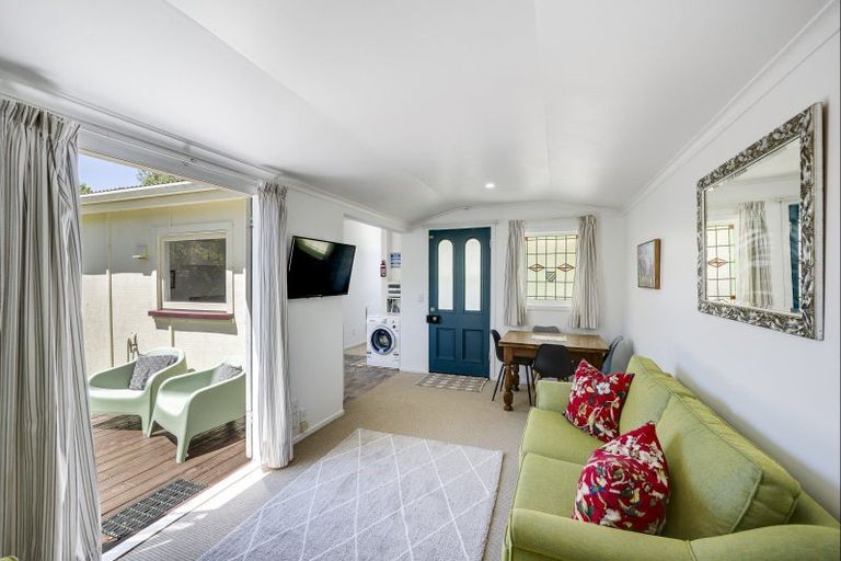 Photo of property in 84 Middle Road, Havelock North, 4130