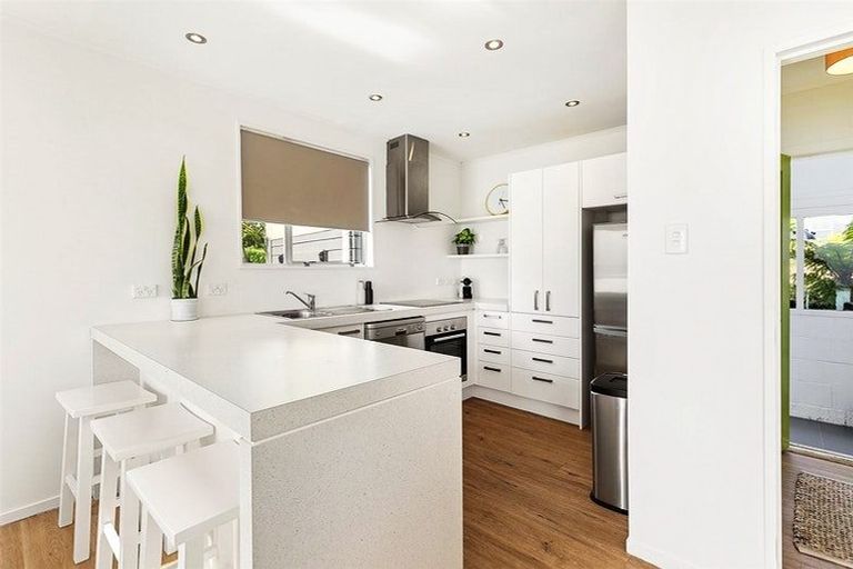 Photo of property in 97 Kahu Road, Paremata, Porirua, 5024