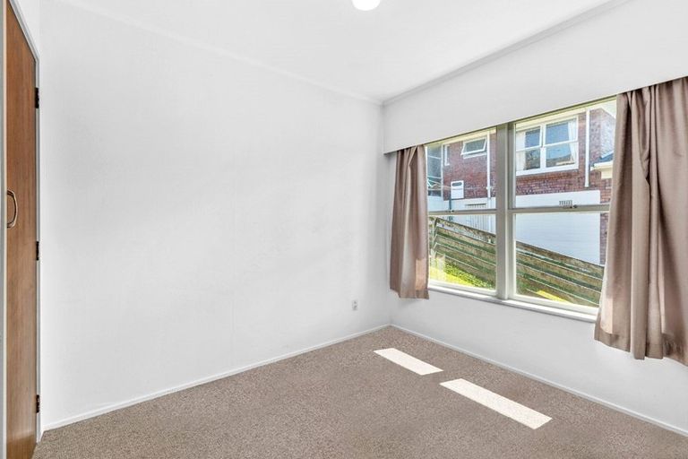 Photo of property in 2/21 Seaview Road, Glenfield, Auckland, 0629