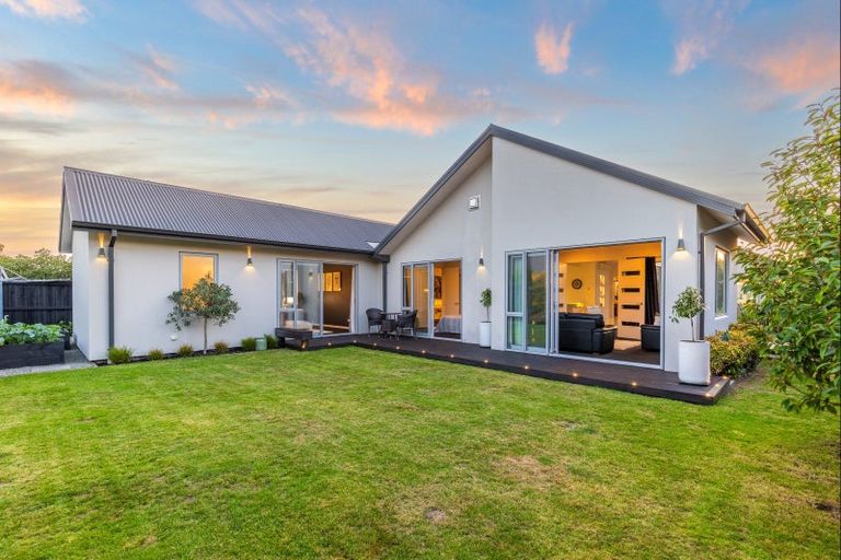 Photo of property in 26 Waitikiri Square, Parklands, Christchurch, 8083