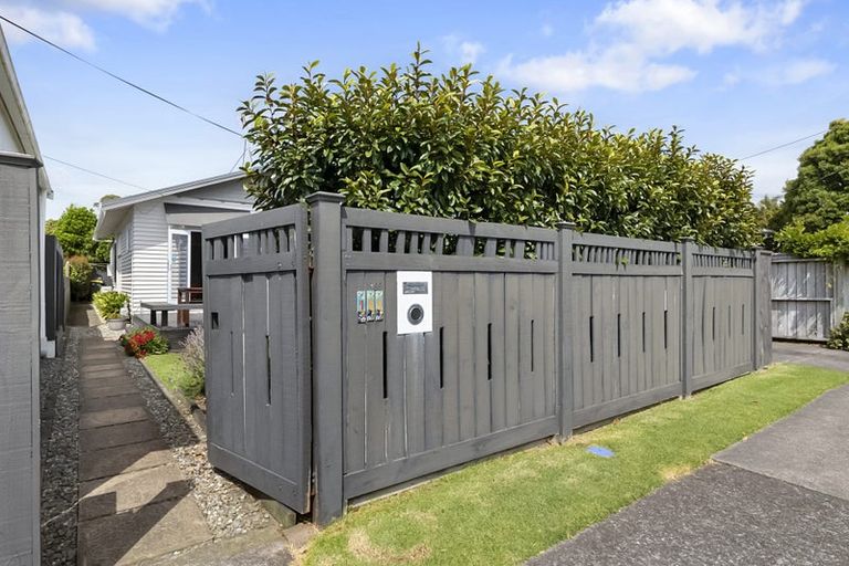 Photo of property in 166 Lemon Street, Strandon, New Plymouth, 4312