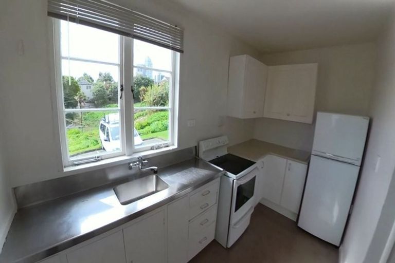 Photo of property in 35 Esmonde Road, Takapuna, Auckland, 0622