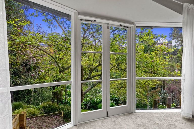 Photo of property in 204 Verbena Road, Birkdale, Auckland, 0626