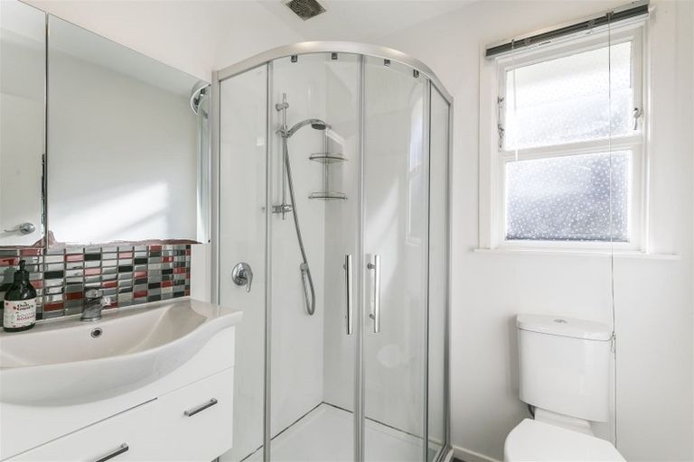 Photo of property in 21 Lynda Avenue, Paparangi, Wellington, 6037