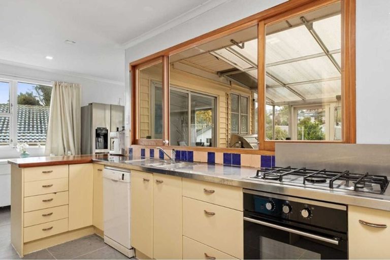 Photo of property in 38 Normanton Street, Glenfield, Auckland, 0629