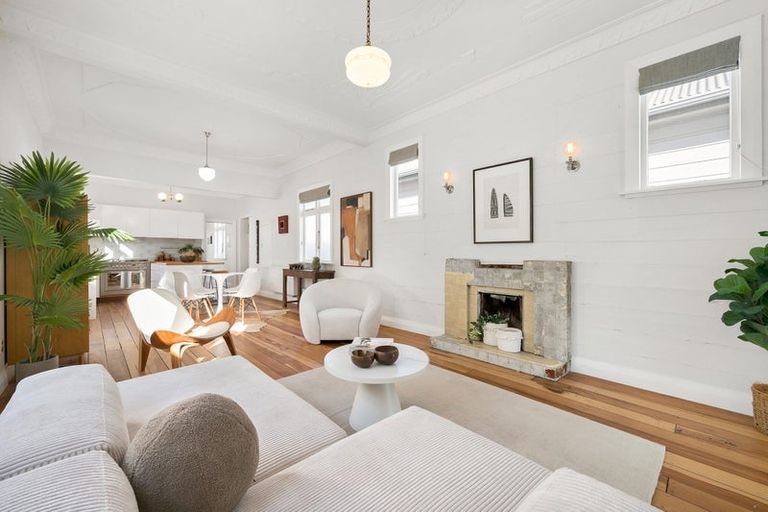 Photo of property in 187 Onepu Road, Lyall Bay, Wellington, 6022